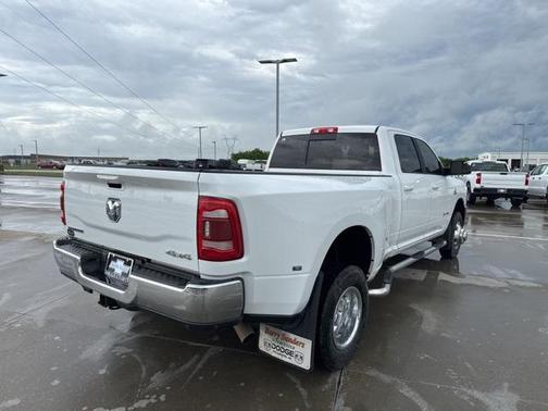 2022 RAM 3500 Big Horn Crew Cab 4x4 8' Box