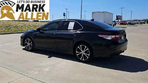 2020 Toyota Camry SE