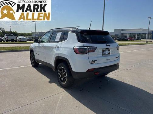 Bright White Clearcoat 2025 Jeep Compass Trailhawk