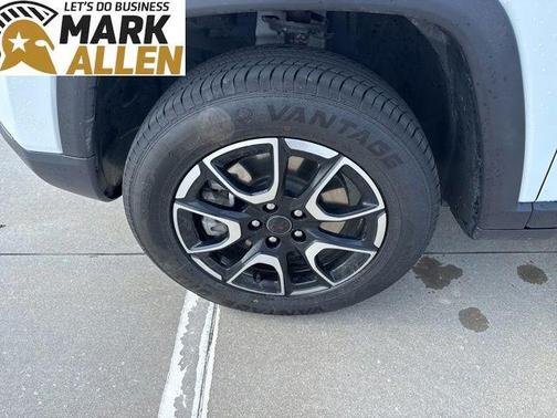 Bright White Clearcoat 2025 Jeep Compass Trailhawk