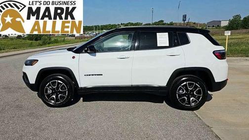 Bright White Clearcoat 2025 Jeep Compass Trailhawk