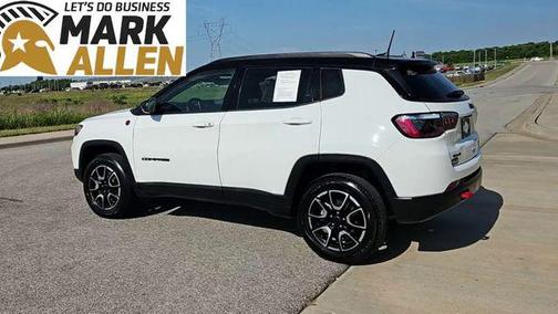 Bright White Clearcoat 2025 Jeep Compass Trailhawk