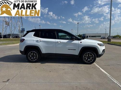 Bright White Clearcoat 2025 Jeep Compass Trailhawk
