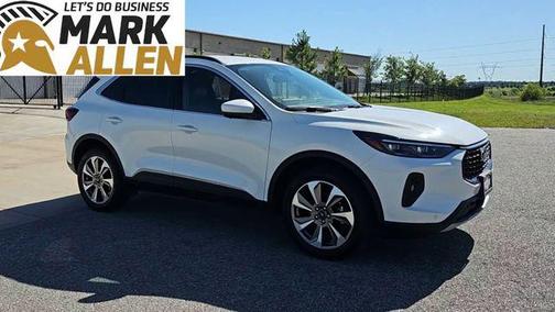Star White Metallic Tri-Coat 2024 Ford Escape Platinum