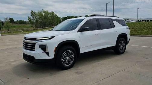 Summit White 2026 Chevrolet Traverse LT