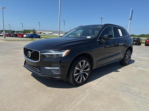 2022 Volvo XC60 B5 Momentum
