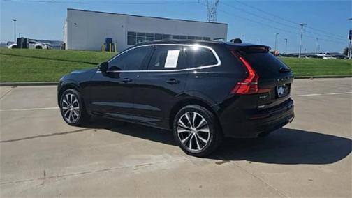 2022 Volvo XC60 B5 Momentum