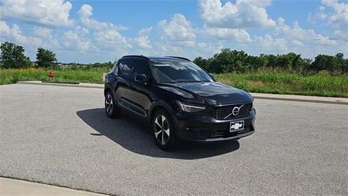 2023 Volvo XC40 B4 Ultimate Dark Theme