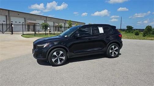 2023 Volvo XC40 B4 Ultimate Dark Theme