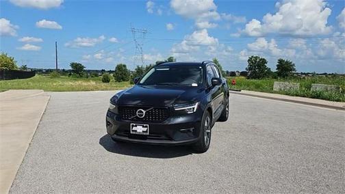 2023 Volvo XC40 B4 Ultimate Dark Theme