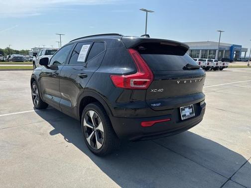 2023 Volvo XC40 B4 Ultimate Dark Theme