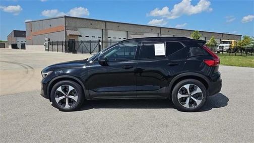 2023 Volvo XC40 B4 Ultimate Dark Theme