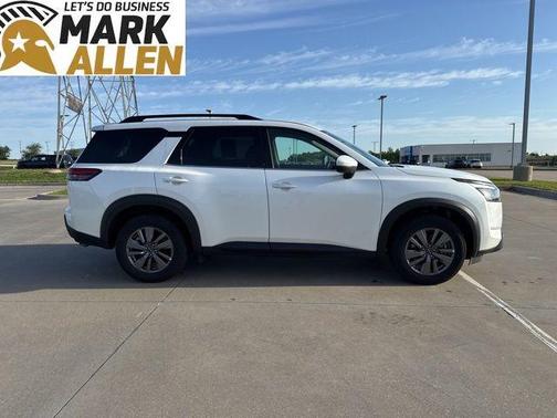 Everest White Pearl Tricoat 2025 Nissan Pathfinder SV FWD