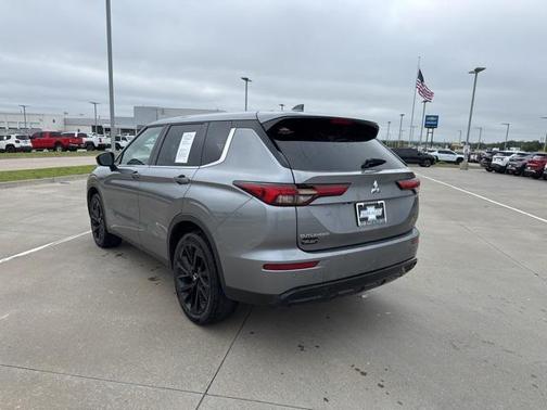 2023 Mitsubishi Outlander SE Black Edition 2WD