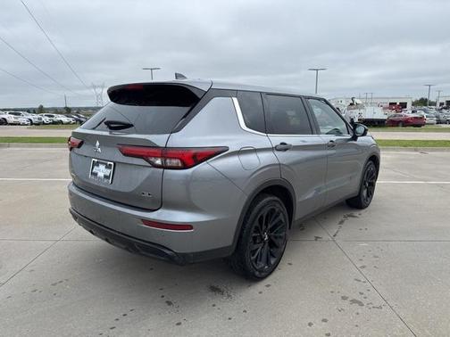 2023 Mitsubishi Outlander SE Black Edition 2WD