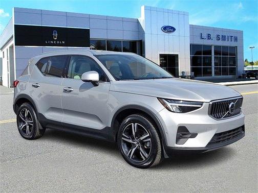 2023 Volvo XC40 B5 Plus Bright Theme