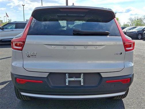 2023 Volvo XC40 B5 Plus Bright Theme