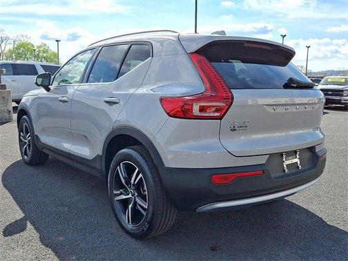 2023 Volvo XC40 B5 Plus Bright Theme