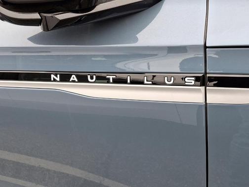 2025 Lincoln Nautilus Reserve