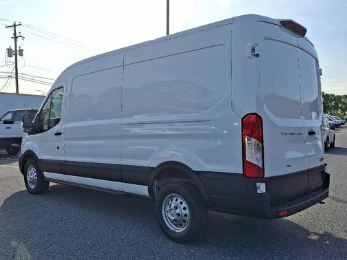 2025 Ford Transit-250 148 WB Medium Roof Cargo