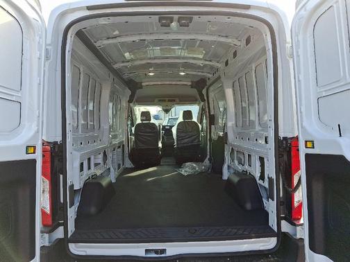 2025 Ford Transit-250 148 WB Medium Roof Cargo