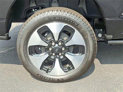 2025 Ford F-150 Lightning Platinum