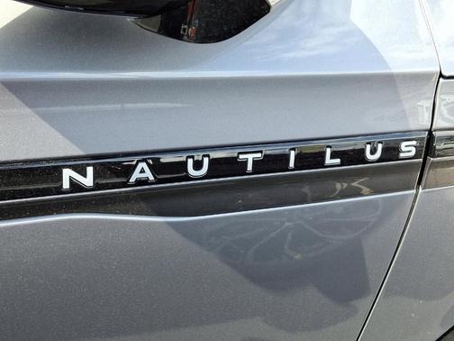 2025 Lincoln Nautilus Reserve