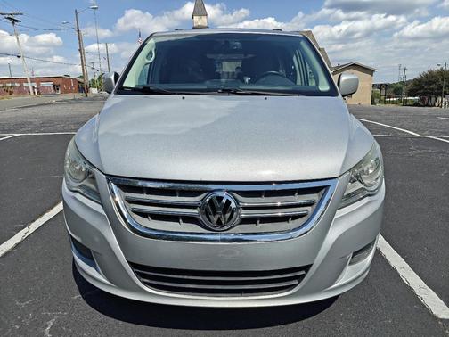 2011 Volkswagen Routan SE