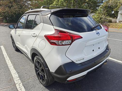 2020 Nissan Kicks SR