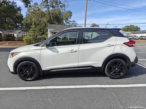 2020 Nissan Kicks SR