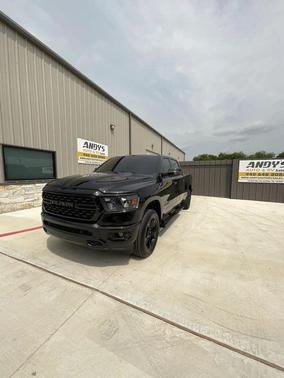 Diamond Black Crystal Pearlcoat 2023 RAM 1500 Big Horn/Lone Star