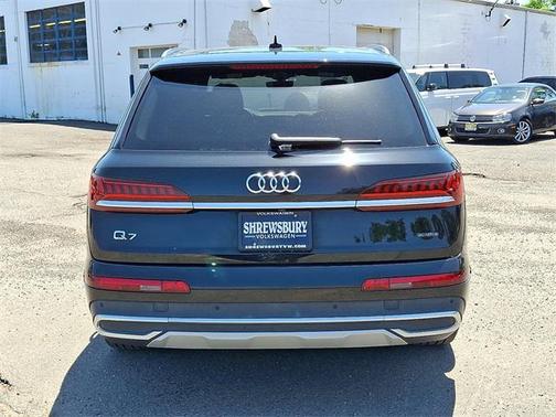2022 Audi Q7 45 Premium Plus