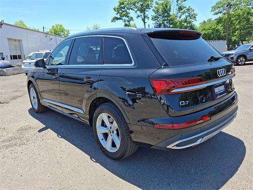 2022 Audi Q7 45 Premium Plus