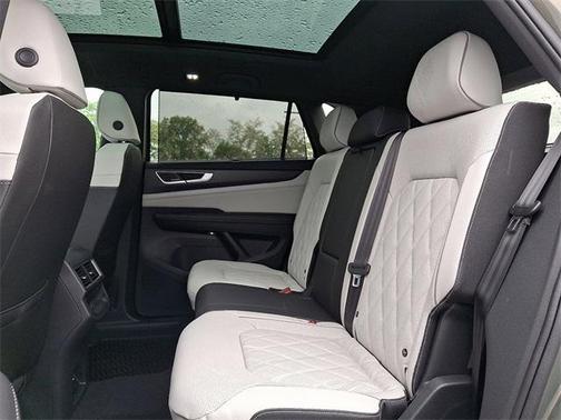 2025 Volkswagen Atlas Cross Sport 2.0T SEL Premium