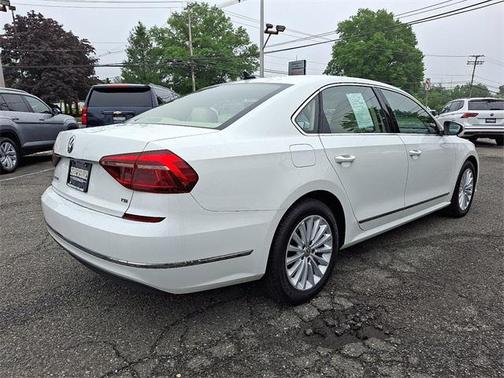 2017 Volkswagen Passat 1.8T SE