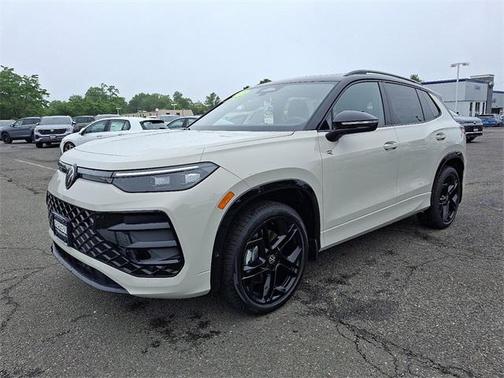 2025 Volkswagen Tiguan 2.0T SE R-Line Black
