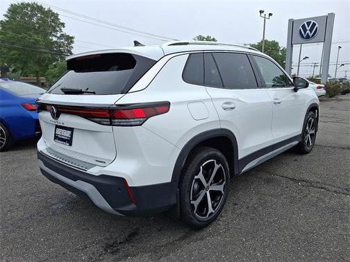2025 Volkswagen Tiguan 2.0T SE