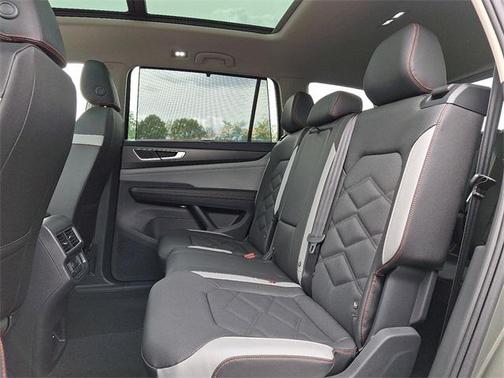 2025 Volkswagen Atlas 2.0T SE
