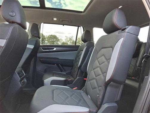 2025 Volkswagen Atlas 2.0T SE