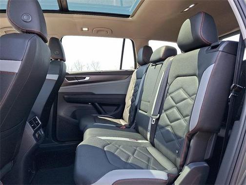 2025 Volkswagen Atlas 2.0T SE