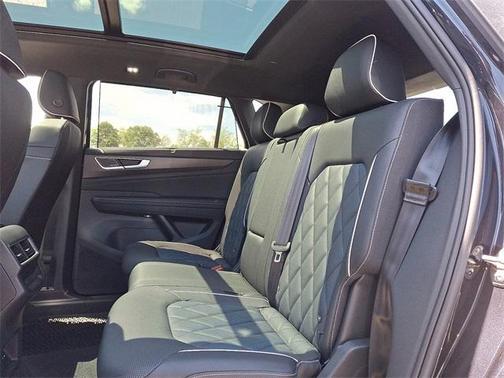 2025 Volkswagen Atlas Cross Sport 2.0T SEL Premium