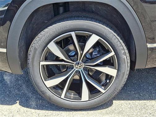 2025 Volkswagen Atlas Cross Sport 2.0T SEL Premium