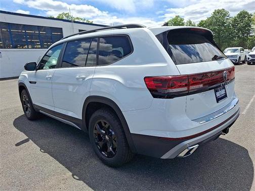 2025 Volkswagen Atlas 2.0T SE