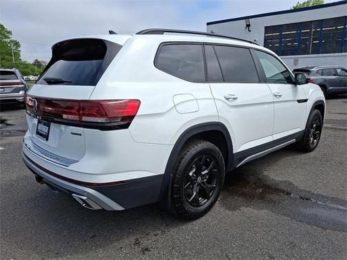2025 Volkswagen Atlas 2.0T SE