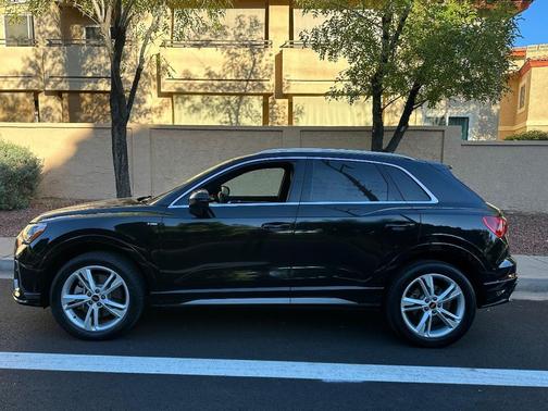 2022 Audi Q3 45 S line Premium