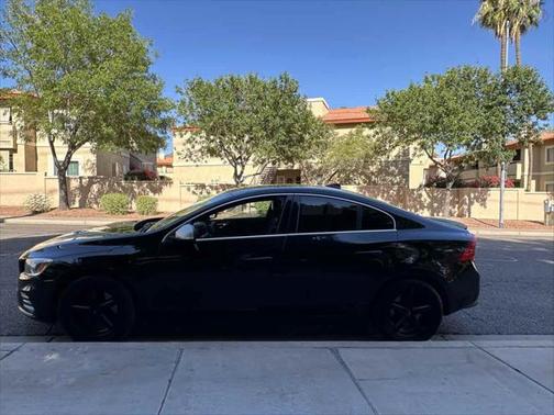 2017 Volvo S60 T6 R-Design Platinum