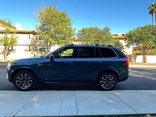 2018 Volvo XC90 T5 Momentum