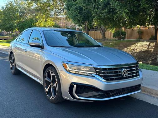 2020 Volkswagen Passat 2.0T R-Line