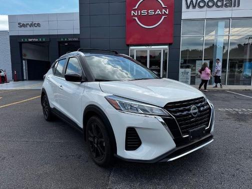 Aspen White / Super Black 2024 Nissan Kicks SV