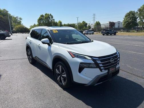 Everest White P 2024 Nissan Rogue SL
